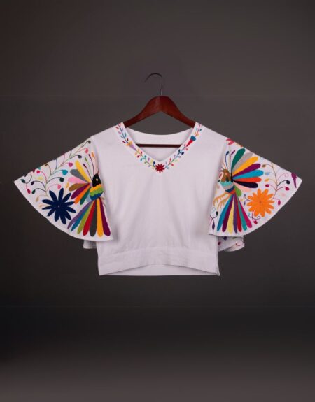 Blusa con Olanes y bordados artesanales