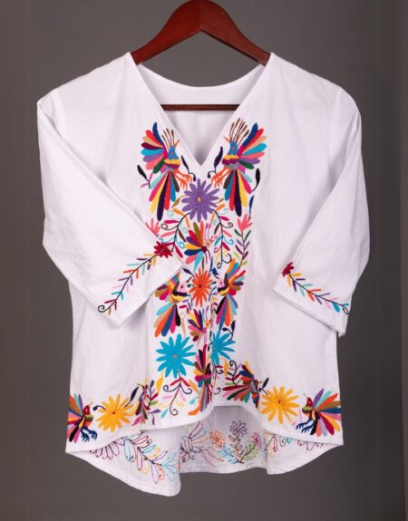 Camisa artesanal con bordados