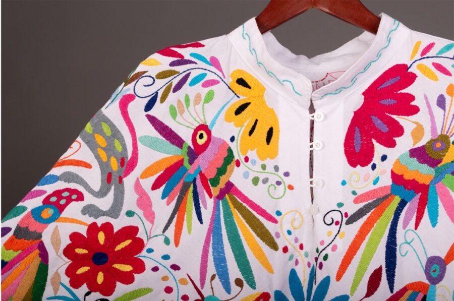 Capa blanca con Bordados