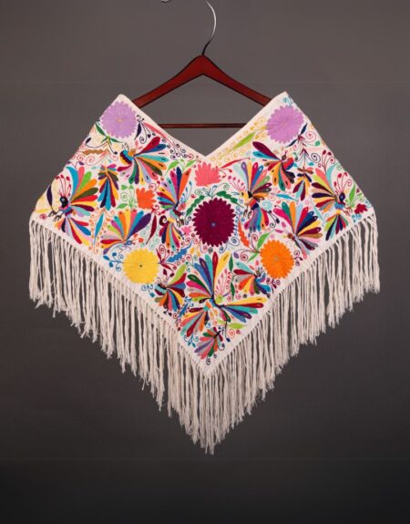 Poncho Artesanal de colores con flecos