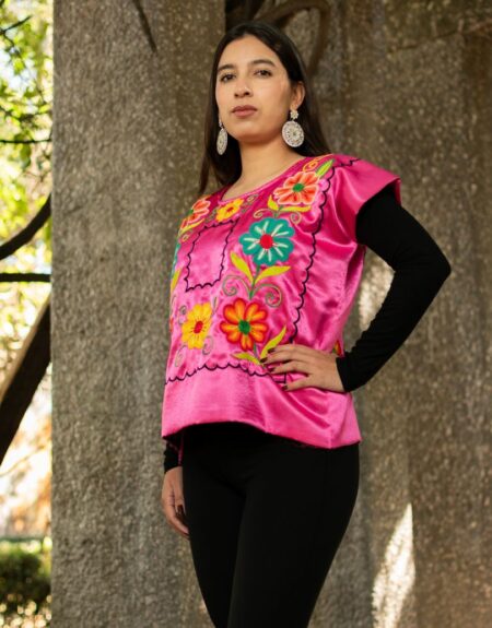 Blusa rosa con bordados