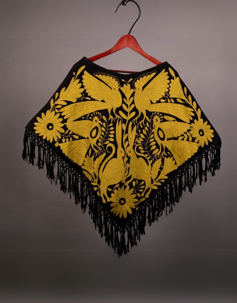 Capa artesanal amarillo con negro