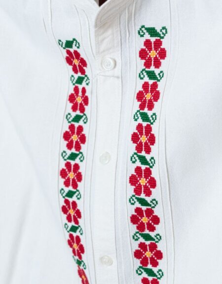 Camisa con Bordado de Flores Artesanal