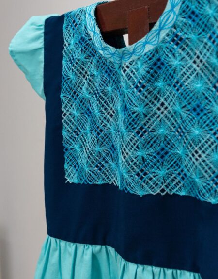 Blusa Con olan Azul Turquesa