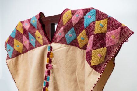 Poncho color crudo con tintes Naturales