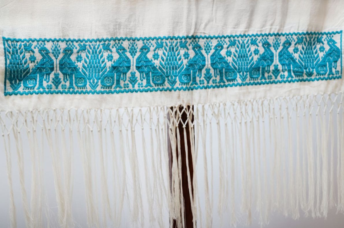 Rebozo de Manta con Bordado Artesanal