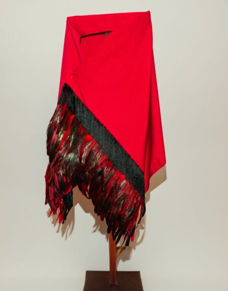 Rebozo Rojo con Plumas