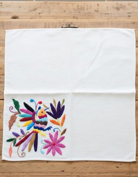 Servilleta de manta blanca con bordado