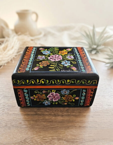 Caja de Olinalá Chica