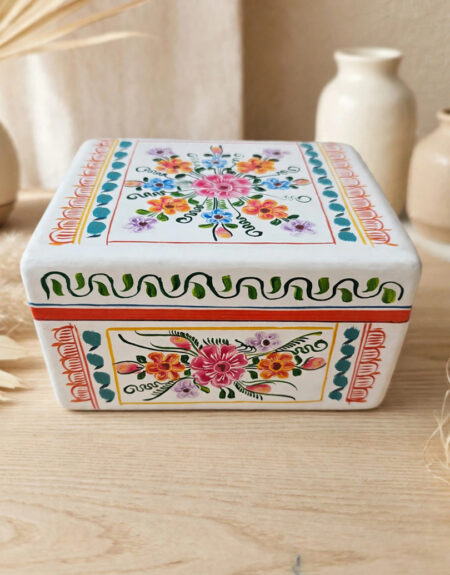 Caja de Olinalá Chica